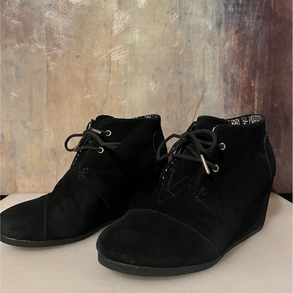TOMS Desert Wedge Booties Womens 9 Black Good Suede Lace Up Ankle Boots